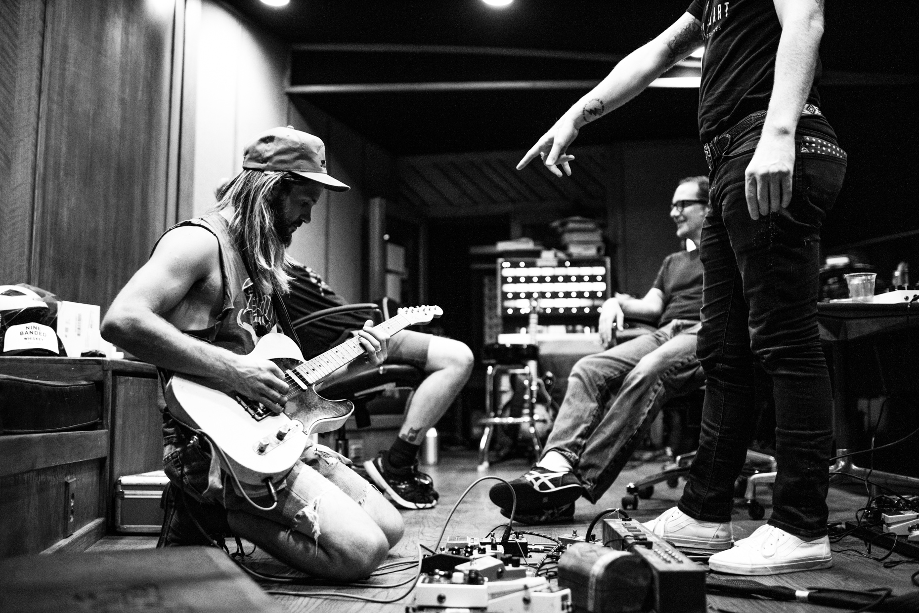 Austin-music-Photographers-Behind-Scenes-Jonathan-Terrell-guitarist-texas-recording-studio-texas